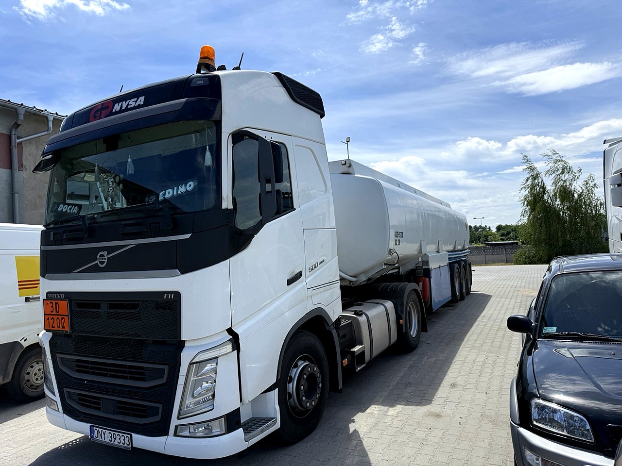 Cysterna Volvo FH GP Nysa — hurtowa sprzedaż paliw